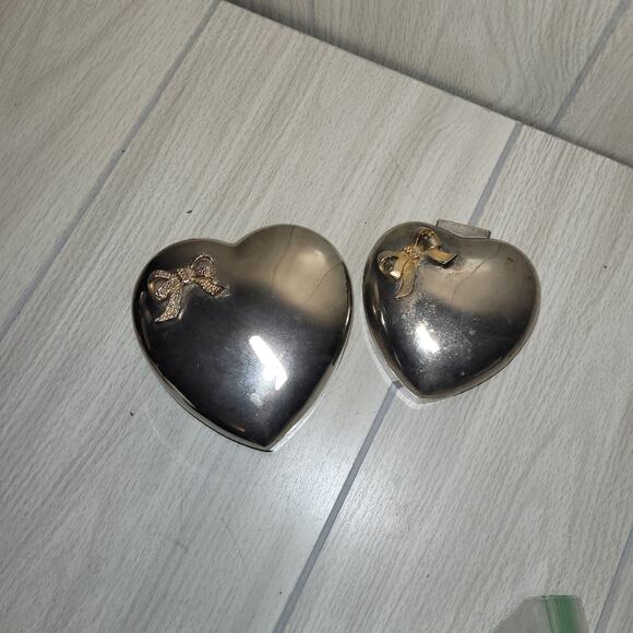 Lot Of 2 Vintage Silver Plated Heart Shaped Felt Lined Trinket Boxes With Bows - Picture 7 of 8